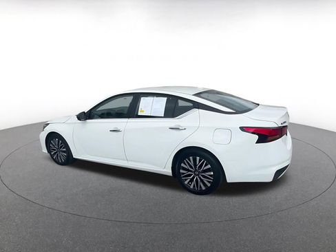 Used 2025 Nissan Altima 2.5 SV FWD image 11