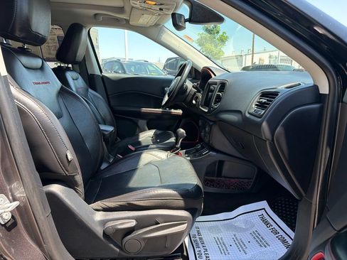 Used 2019 Jeep Compass Trailhawk w/ Leather Interior Group AWD/4WD image 12