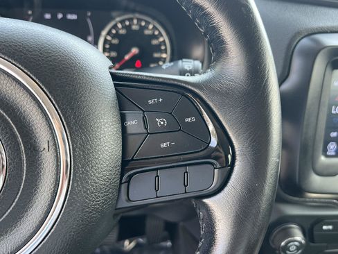 Used 2018 Jeep Renegade Altitude AWD/4WD image 33
