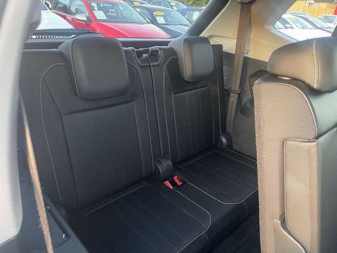 Used 2023 Volkswagen Tiguan SE FWD image 17