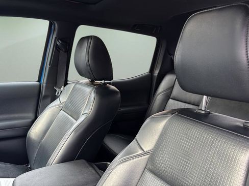 Used 2020 Toyota Tacoma TRD Sport image 11