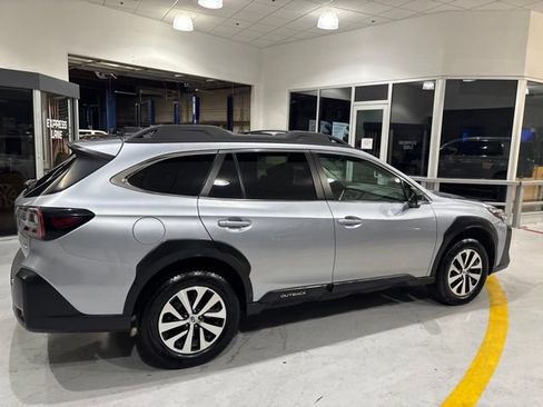 Used 2023 Subaru Outback AWD/4WD image 9
