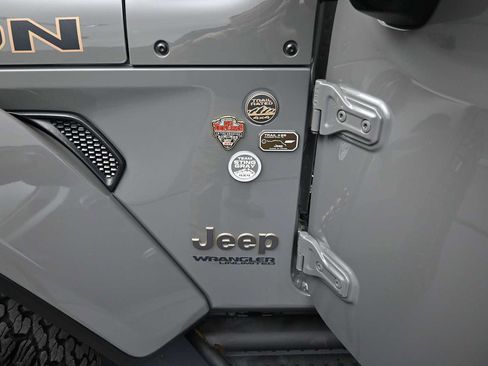 Used 2021 Jeep Wrangler Unlimited Rubicon w/ Dual Top Group AWD/4WD image 36