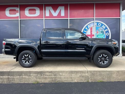 Used 2023 Toyota Tacoma TRD Off-Road image 2