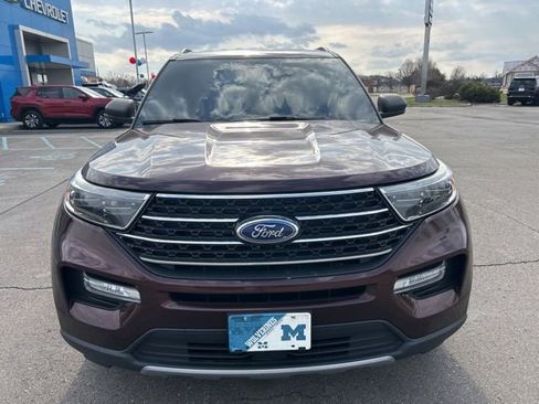 Used 2020 Ford Explorer XLT w/ Equipment Group 202A image 2