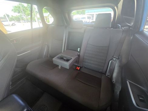 Used 2023 Toyota RAV4 SE w/ Convenience Package AWD/4WD image 11