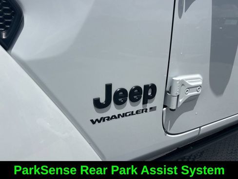 Certified 2025 Jeep Wrangler Unlimited Sahara AWD/4WD image 20