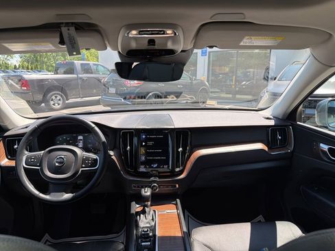 Used 2021 Volvo XC60 T5 Momentum AWD/4WD image 23