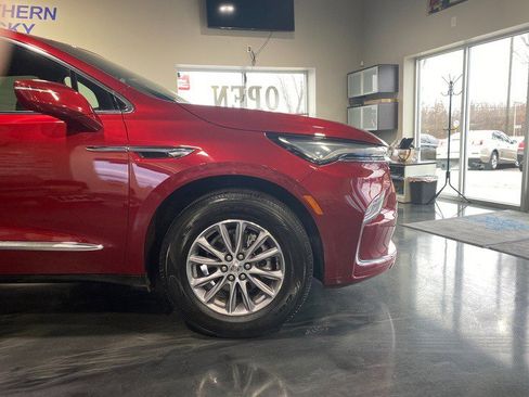 Used 2024 Buick Enclave Premium image 9