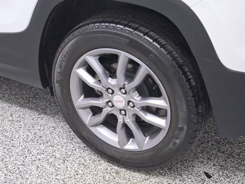 Used 2024 GMC Terrain SLT w/ Infotainment Package II image 17