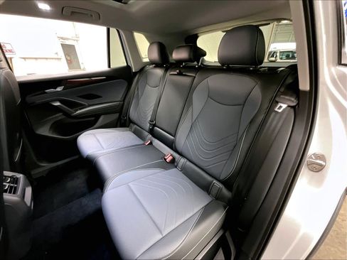 New 2026 Volkswagen Tiguan SE FWD image 12