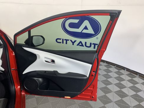 Used 2021 Toyota Prius LE image 39