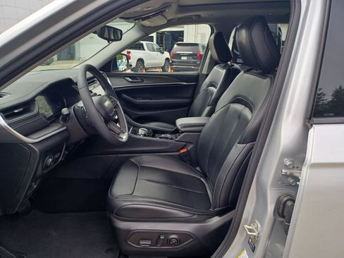 Used 2023 Jeep Grand Cherokee L Limited AWD/4WD image 7