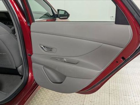 Used 2025 Hyundai Elantra SEL FWD image 22