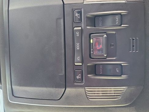 Used 2021 Toyota Highlander XSE AWD/4WD image 28