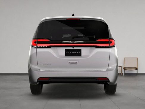 New 2026 Chrysler Pacifica Select image 9