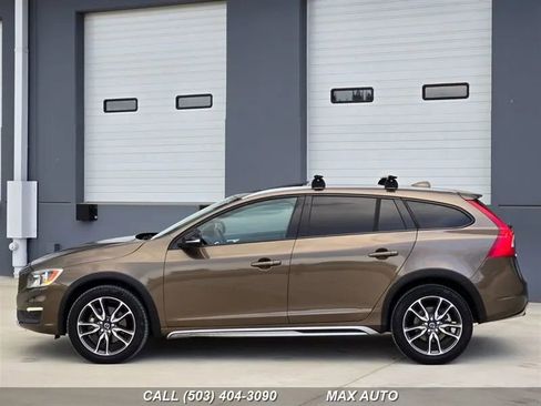 Used 2016 Volvo V60 T5 Cross Country w/ Convenience Package image 5