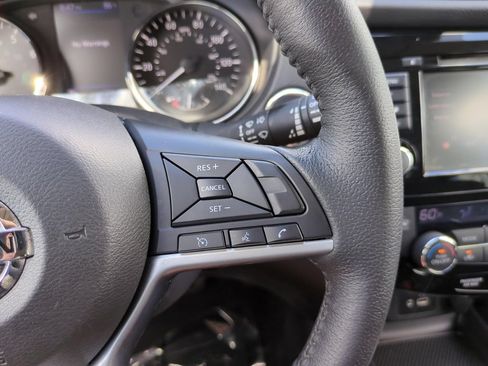 Used 2020 Nissan Rogue SV FWD image 20