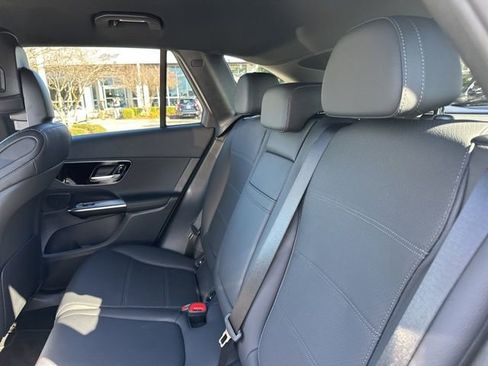 Used 2025 Mercedes-Benz GLC 300 4MATIC image 18