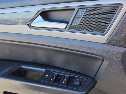 Used 2020 Volkswagen Atlas SE w/ Panoramic Sunroof Package image 30