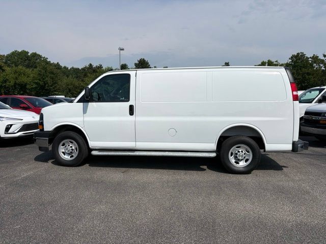 Used 2025 Chevrolet Express 2500 w/ Driver Convenience Package RWD image 2