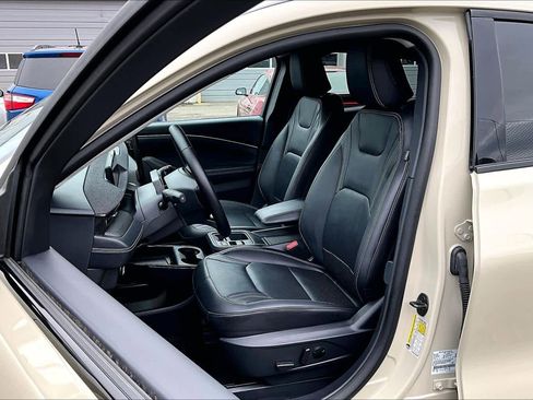 Used 2025 Ford Mustang Mach-E Premium image 7