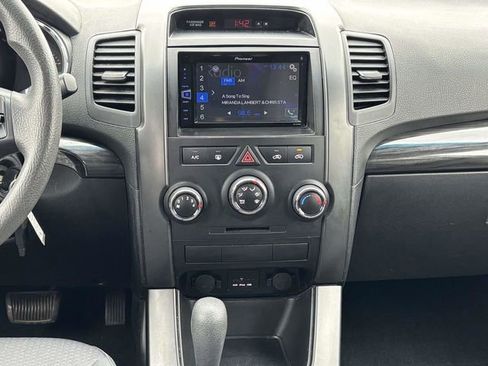 Used 2013 Kia Sorento LX image 20