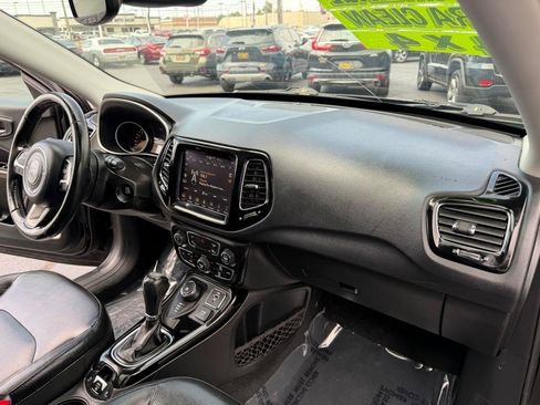 Used 2018 Jeep Compass Limited w/ Navigation Group AWD/4WD image 25