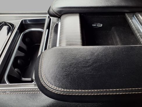 Certified 2024 Jeep Wagoneer Series II w/ Flexible Seating Group AWD/4WD image 11