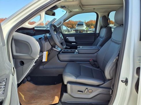 New 2025 Ford Expedition Active image 19