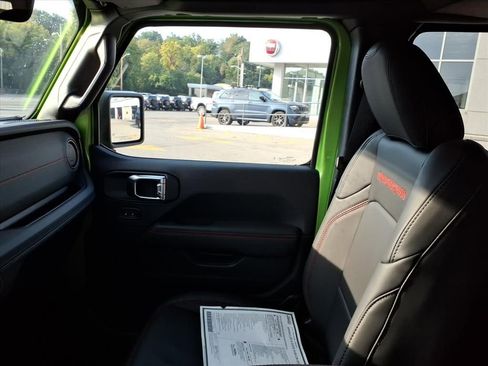 New 2025 Jeep Wrangler Unlimited Rubicon w/ Technology Group image 19