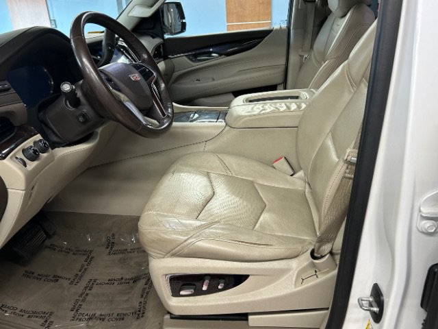 Used 2016 Cadillac Escalade ESV Premium AWD/4WD image 9