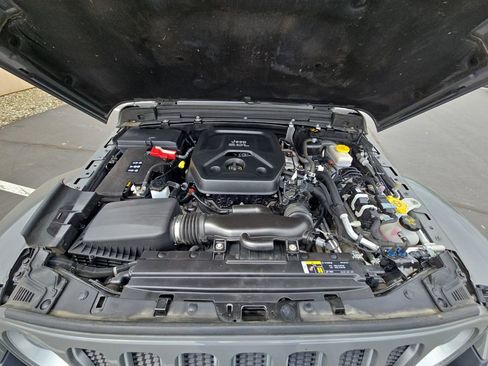 Used 2020 Jeep Wrangler Unlimited Sahara AWD/4WD image 30