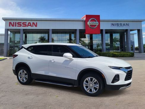 Used 2021 Chevrolet Blazer LT FWD image 2