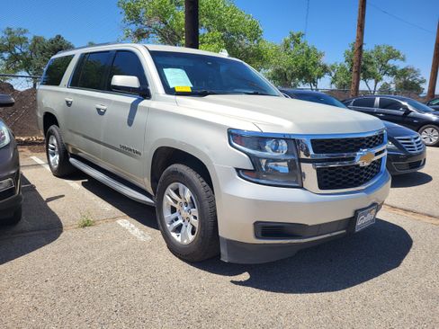 Used 2017 Chevrolet Suburban LT AWD/4WD image 4