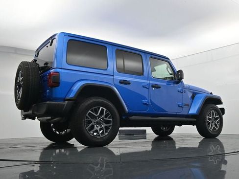 Used 2025 Jeep Wrangler Unlimited Sahara AWD/4WD image 38