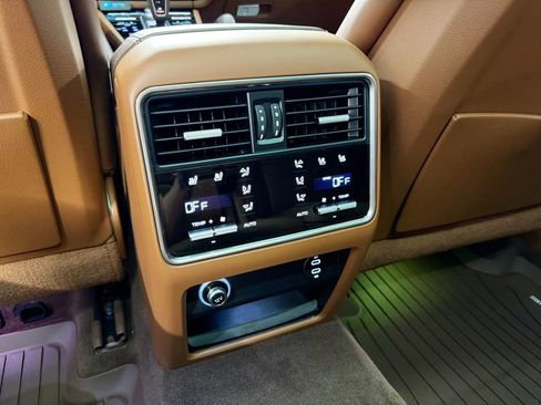 Certified 2023 Porsche Cayenne Turbo AWD/4WD image 27