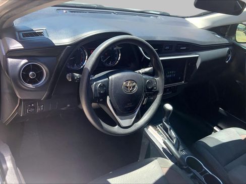 Used 2019 Toyota Corolla LE FWD image 18