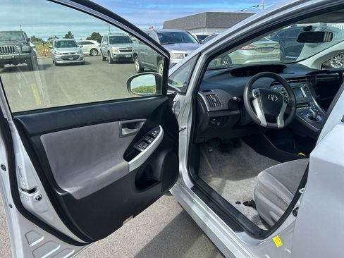 Used 2012 Toyota Prius Two FWD image 11