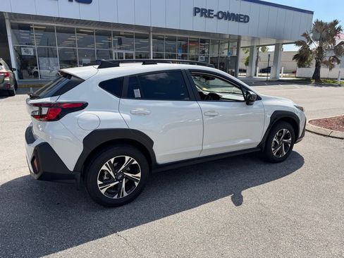 Used 2024 Subaru Crosstrek 2.0i Premium image 3