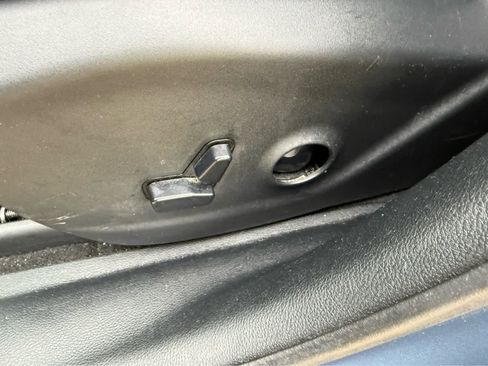 Used 2020 Jeep Cherokee Limited image 16