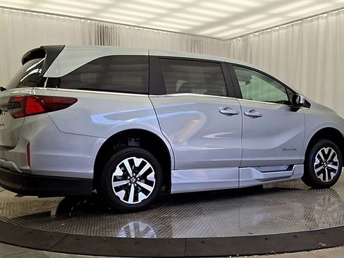 Used 2025 Honda Odyssey EX-L image 10