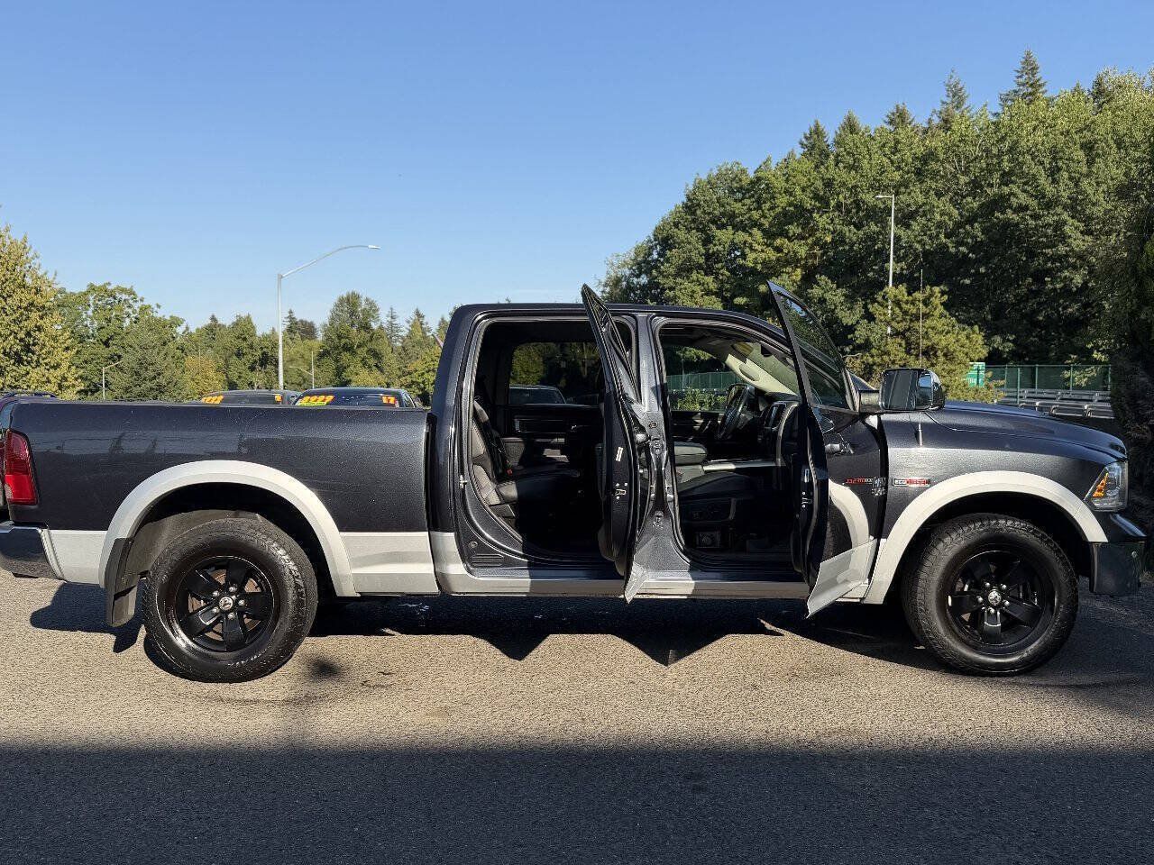 Used 2016 RAM 1500 Laramie w/ Convenience Group AWD/4WD image 15
