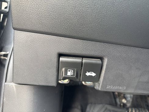 Used 2020 Nissan Versa SV image 13