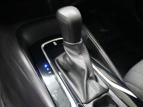 Used 2022 Toyota Corolla LE FWD image 19
