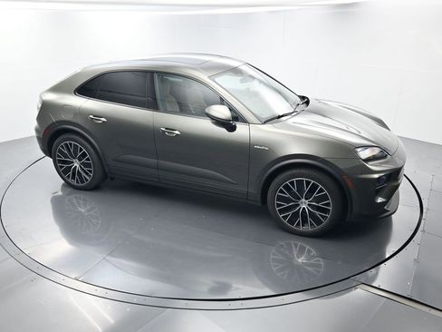 Certified 2025 Porsche Macan Electric image 40