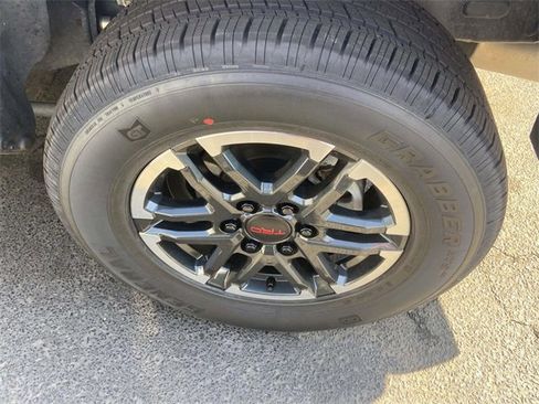 Used 2024 Toyota Tacoma TRD Sport image 5