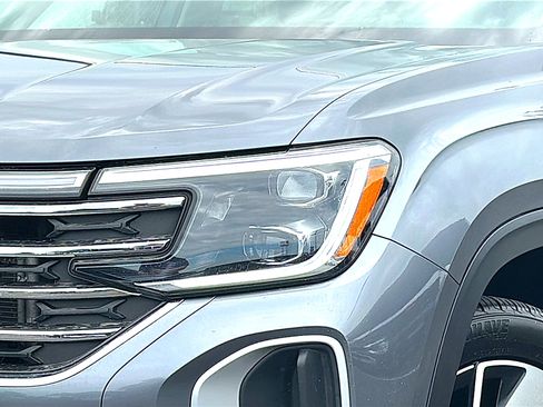 Used 2025 Volkswagen Atlas SE FWD image 4