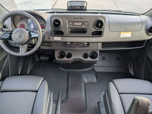Used 2025 Mercedes-Benz Sprinter 2500 image 14