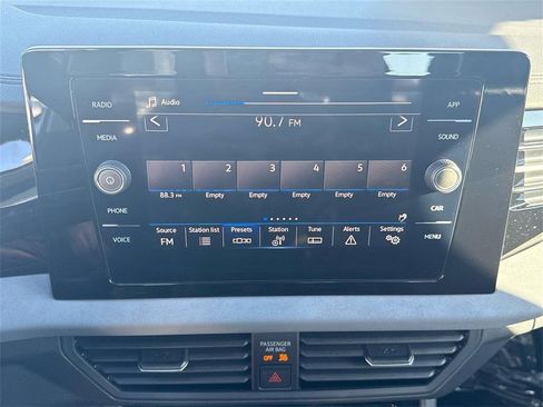 New 2026 Volkswagen Jetta SE FWD image 21